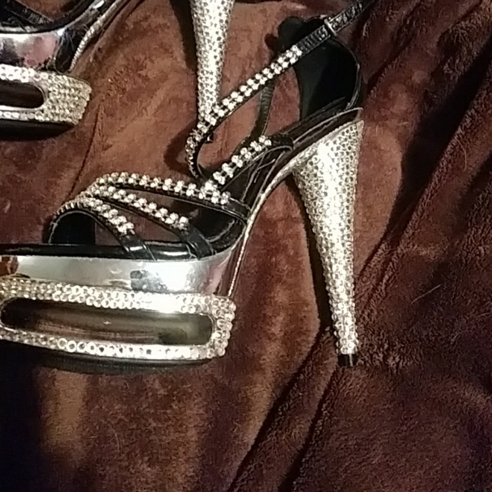 Shoes - Picture 3 of 4